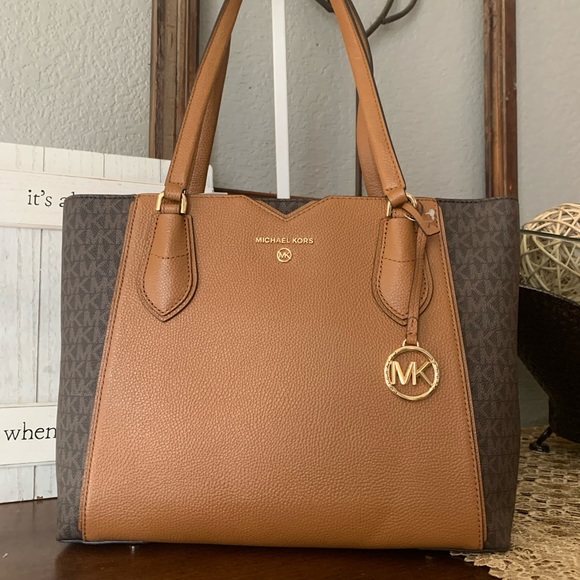 New MK tote ♥️ - Picture 7 of 8